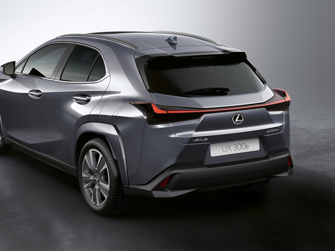 Lexus UX 300e заден изглед