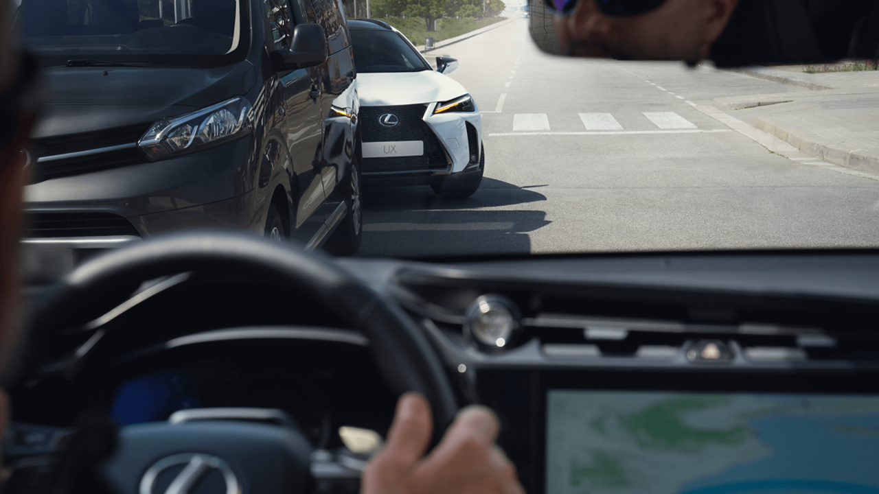 Lexus UX круиз контрол