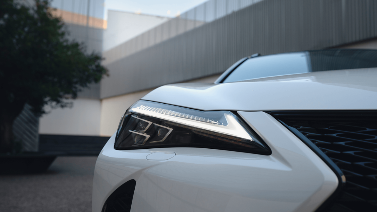 Lexus UX F SPORT дизайн на фара